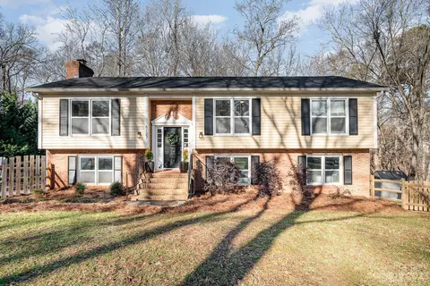 8127 Cliffside Dr, Charlotte, NC 28270