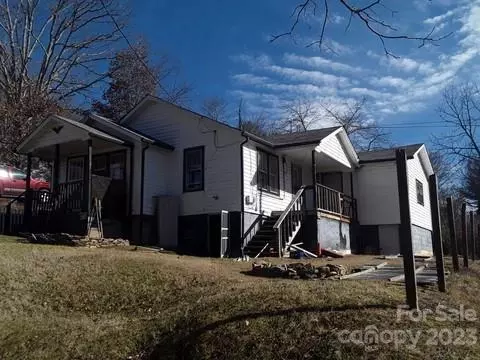 60 Lincoln Park Rd, Burnsville, NC 28714
