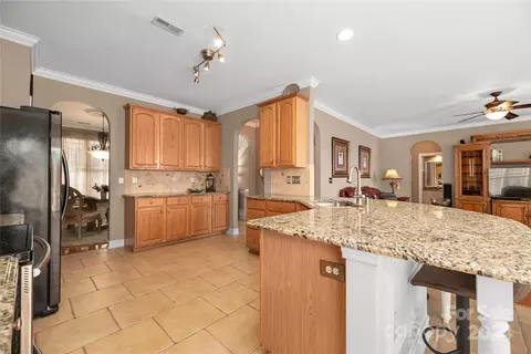 Kitchen - 18944 Coachmans Trce, Cornelius, NC 28031 photo 1 of 2