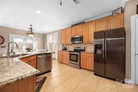 Kitchen - 18944 Coachmans Trce, Cornelius, NC 28031 photo 2 of 2