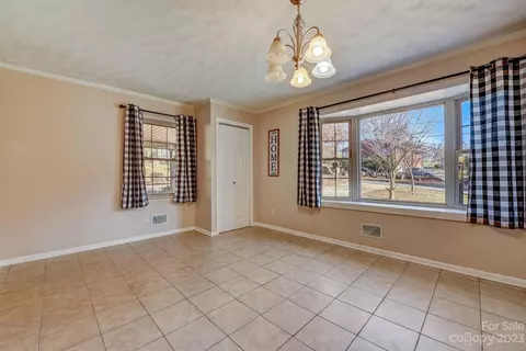 804 7th Ave, Conover, NC 28613 photo 4
