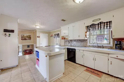 804 7th Ave, Conover, NC 28613 photo 8