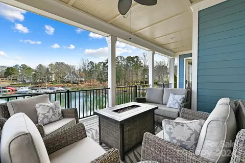 Exterior - 20817 Pointe Regatta Dr, Cornelius, NC 28031 photo 5 of 10