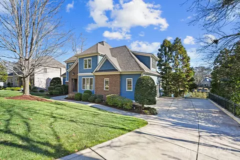 Exterior - 20817 Pointe Regatta Dr, Cornelius, NC 28031 photo 4 of 10