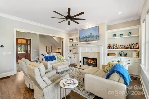 Living - 20817 Pointe Regatta Dr, Cornelius, NC 28031 photo 2 of 5