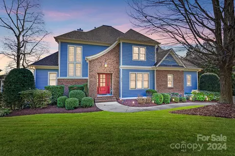 Exterior - 20817 Pointe Regatta Dr, Cornelius, NC 28031 photo 3 of 10