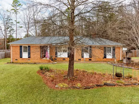 2124 Shalimar Dr, Charlotte, NC 28216