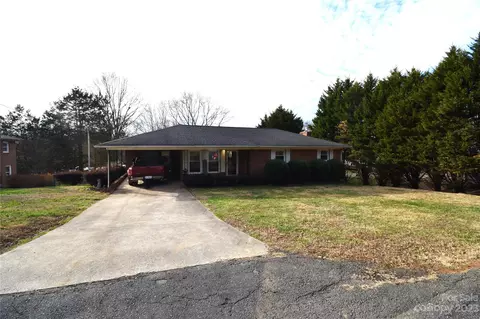 406 S Thompson St, Stanley, NC 28164