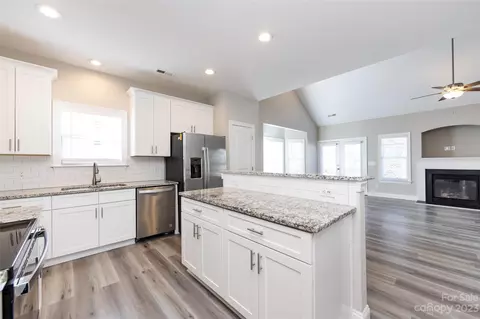 18909 Ruffner Dr, Cornelius, NC 28031 photo 5