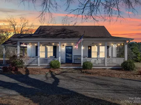 379 N Main St, Mount Pleasant, NC 28124
