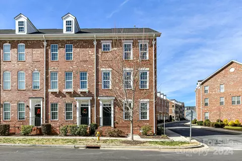 2237 Silver Crescent Dr, Charlotte, NC 28273