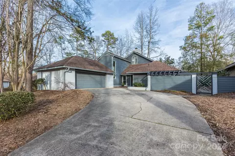 6215 Summertree Ln, Charlotte, NC 28226
