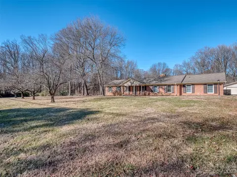9023 Mount Holly Huntersville Rd, Huntersville, NC 28078