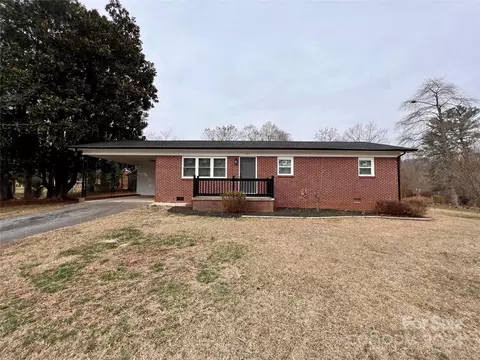 705 Wooddale Pl, Lenoir, NC 28645