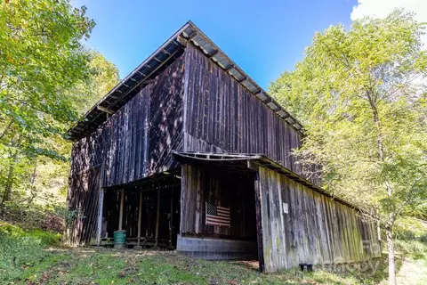 107 Goldenrod Ln, Marshall, NC 28753