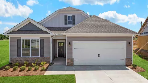 146 Thornberry Rd, Hendersonville, NC 28792