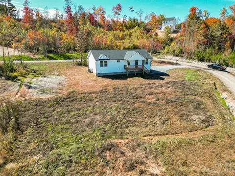 39 S Vineyard Village Dr, Old Fort, NC 28762