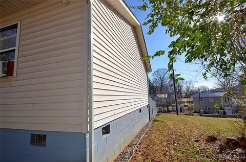 65 Alabama Ave, Marion, NC 28752 photo 4