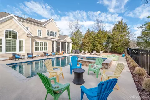 Exterior - 13606 Evening Primrose Dr, Davidson, NC 28036 photo 10 of 11