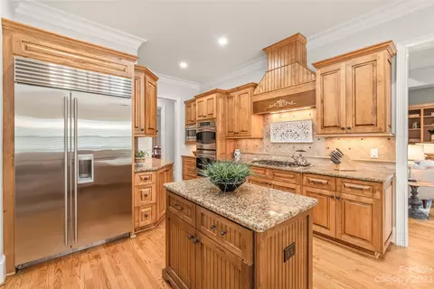 Kitchen - 13606 Evening Primrose Dr, Davidson, NC 28036 photo 4 of 7
