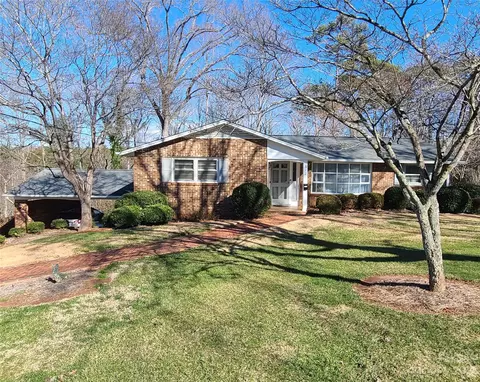 312 25th Nw Ave NW, Hickory, NC 28601