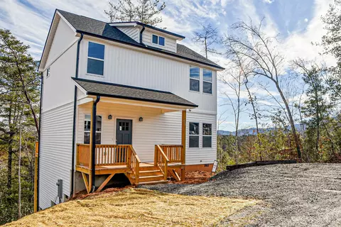 510 S Vineyard Village Dr, Old Fort, NC 28762