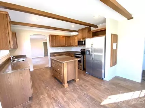 70 Westbrook Cir, Clyde, NC 28721 photo 3