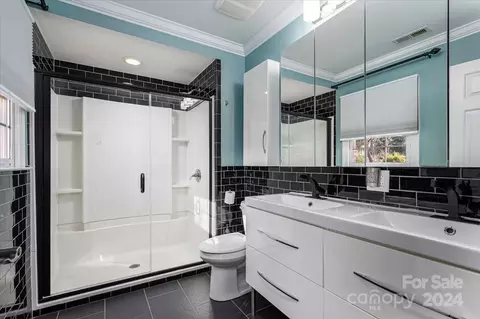 Bath - 907 3rd Street Ne Pl NE, Conover, NC 28613 photo 1 of 3