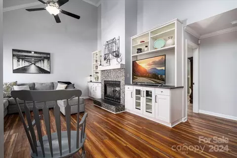 Living - 907 3rd Street Ne Pl NE, Conover, NC 28613 photo 3 of 4