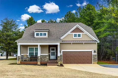 1374 Ole Cambridge Cir, Clover, SC 29710