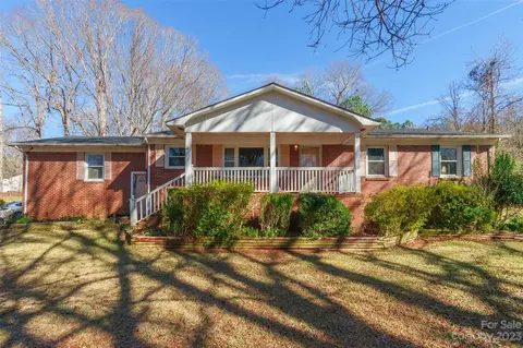 135 Old Gregory Ln, Lancaster, SC 29720