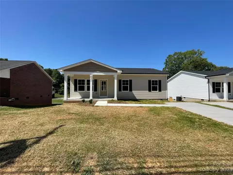 642 Salisbury Rd, Statesville, NC 28677