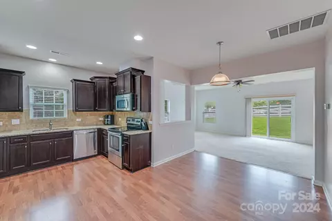 14009 Drake Watch Ln, Charlotte, NC 28262