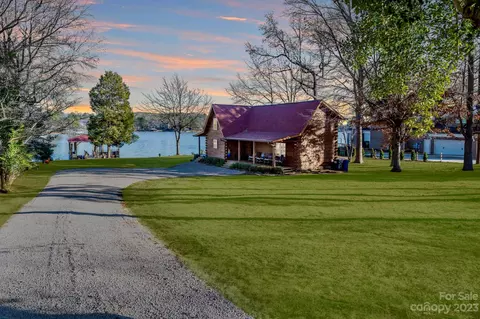 137 Old Arborway Rd, Mooresville, NC 28117