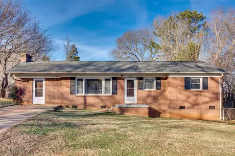 2424 Middleton Dr, Gastonia, NC 28054