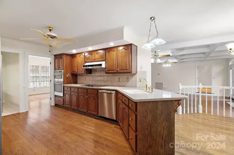 Kitchen - 2468 Eagle Dr, Conover, NC 28613 photo 3 of 4