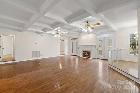 Living - 2468 Eagle Dr, Conover, NC 28613 photo 2 of 3