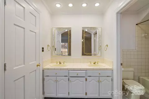 Bath - 2468 Eagle Dr, Conover, NC 28613 photo 6 of 8