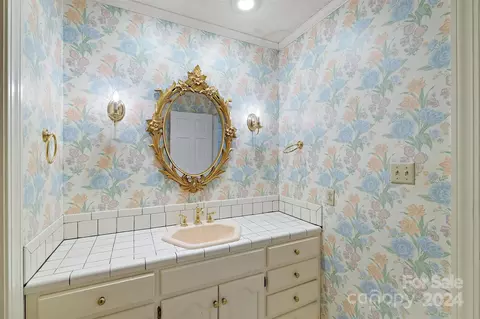 Bath - 2468 Eagle Dr, Conover, NC 28613 photo 7 of 8