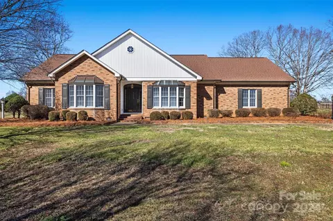 Exterior - 2468 Eagle Dr, Conover, NC 28613 photo 1 of 4