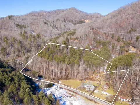 17 Mcpeters Ln, Burnsville, NC 28714