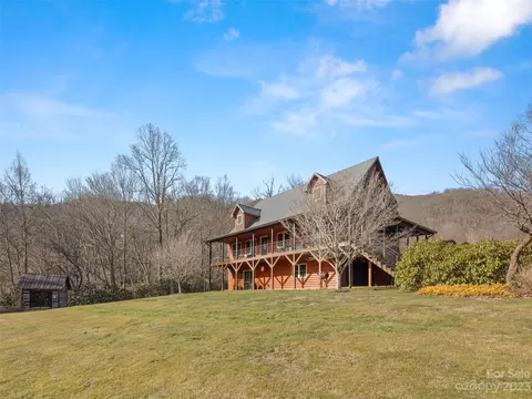 137 Buckeye Branch Dr, Clyde, NC 28721