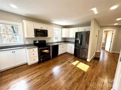198 Victoria St, Elkin, NC 28621