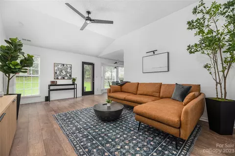 8409 Hornwood Ct, Charlotte, NC 28215