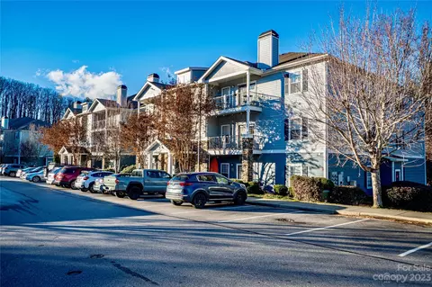 600 Vista Lake 103 Dr #103, Candler, NC 28715