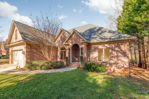5101 Lancelot Dr, Charlotte, NC 28270