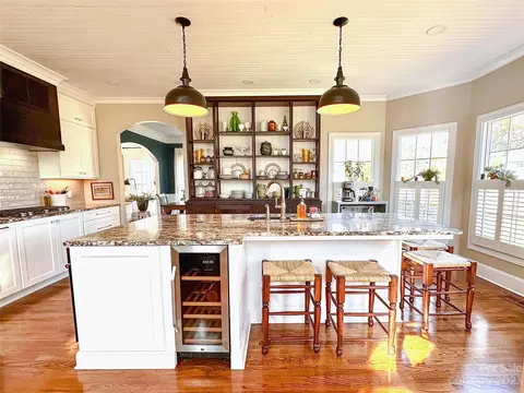 135 Esquire Ln, Mooresville, NC 28117