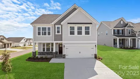 383 Fox Cove Rd, Hendersonville, NC 28792