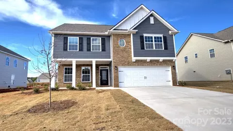 633 Fox Cove Rd, Hendersonville, NC 28792