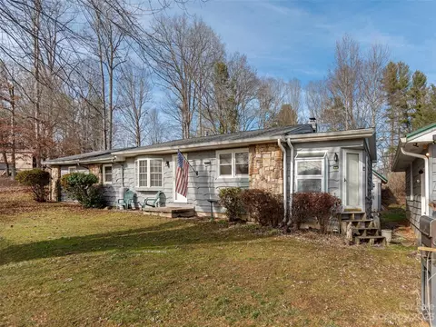 10 Cozy Acres Ln, Mills River, NC 28759